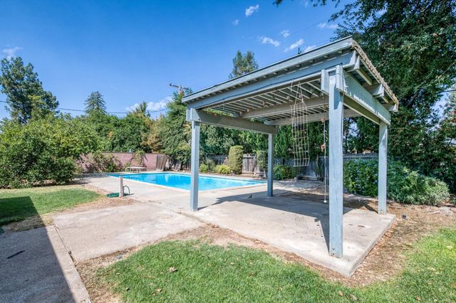 1630 W Robinwood Lane, Fresno, CA 93711