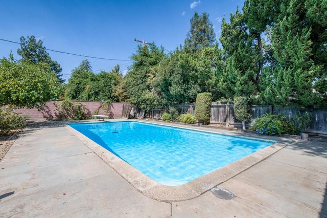 1630 W Robinwood Lane, Fresno, CA 93711