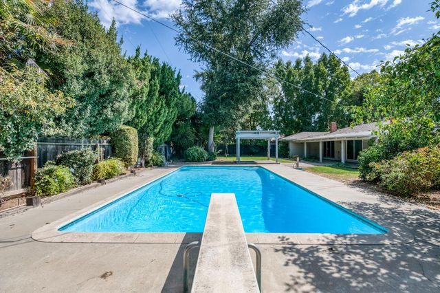 1630 W Robinwood Lane, Fresno, CA 93711