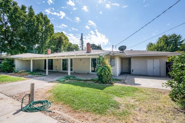 1630 W Robinwood Lane, Fresno, CA 93711