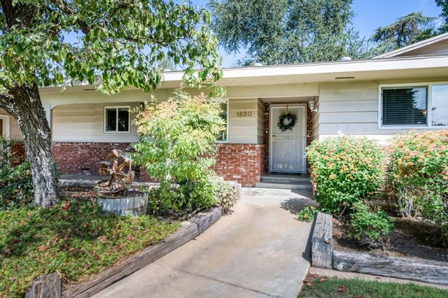 1630 W Robinwood Lane, Fresno, CA 93711