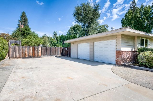 1630 W Robinwood Lane, Fresno, CA 93711