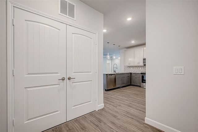 6804 Westview Drive 1402, Houston, TX 77055