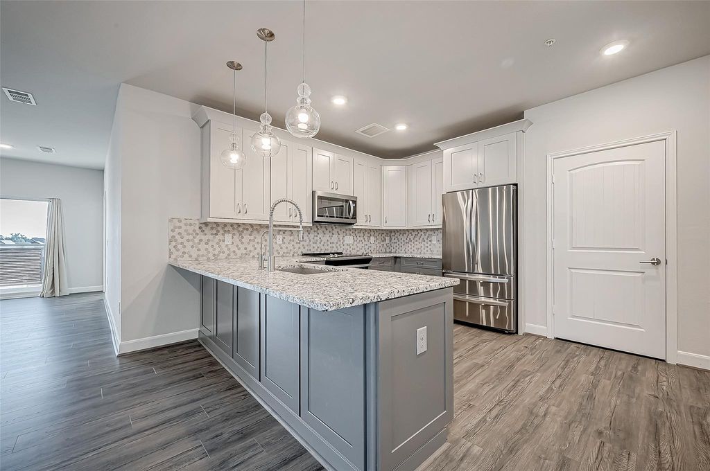 6804 Westview Drive 1402, Houston, TX 77055