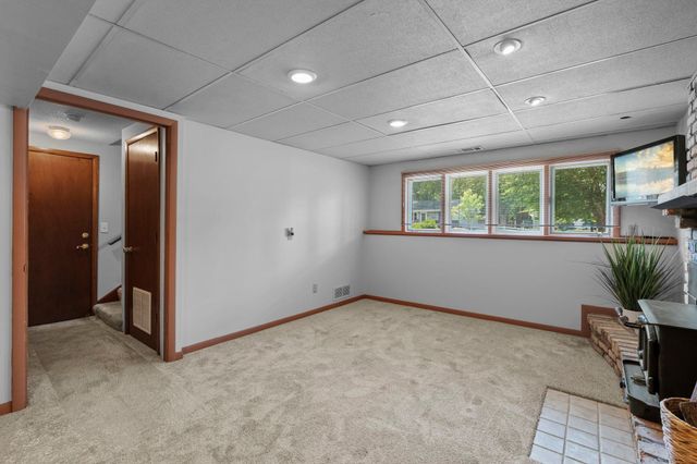 8372 50th Avenue N, New Hope, MN 55428