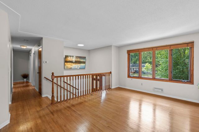 8372 50th Avenue N, New Hope, MN 55428