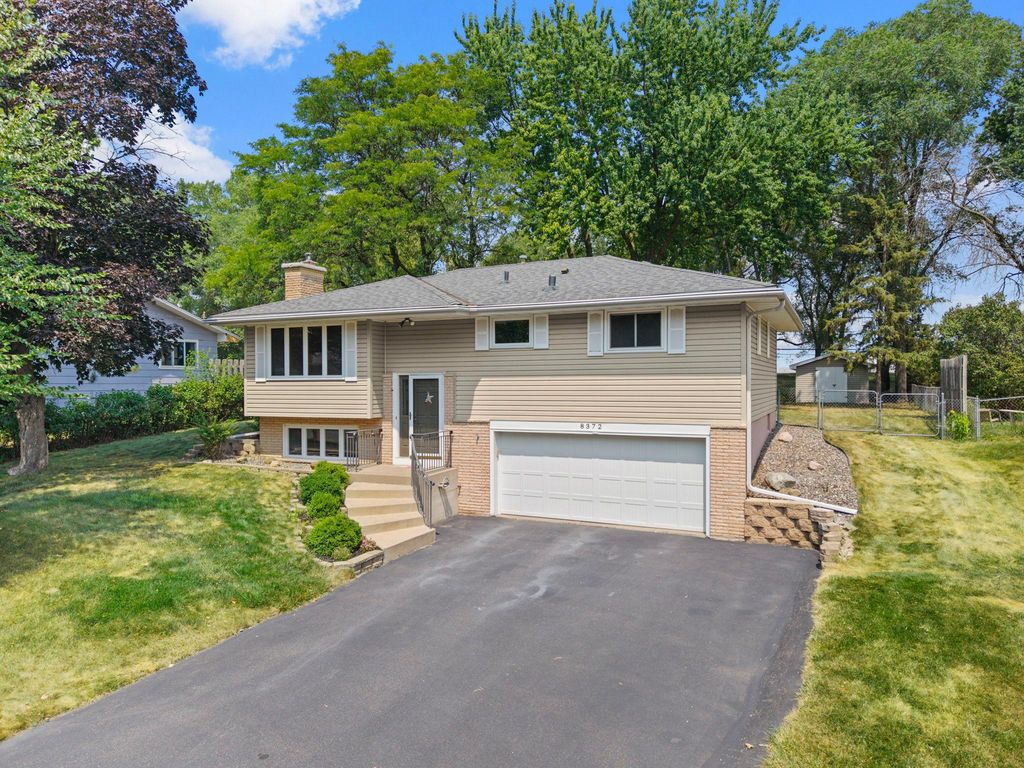 8372 50th Avenue N, New Hope, MN 55428