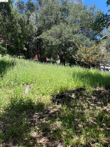 Beauforest Drive, Oakland, CA 94603