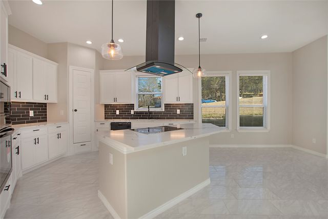 702 Linkcrest Drive, Duncanville, TX 75137