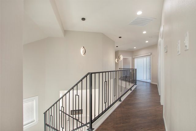 702 Linkcrest Drive, Duncanville, TX 75137