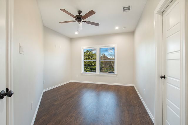 702 Linkcrest Drive, Duncanville, TX 75137