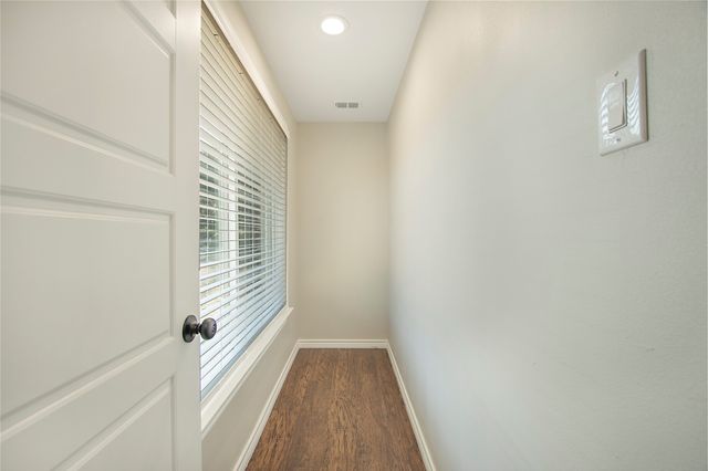 702 Linkcrest Drive, Duncanville, TX 75137