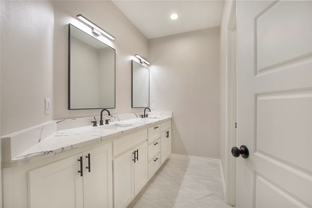702 Linkcrest Drive, Duncanville, TX 75137