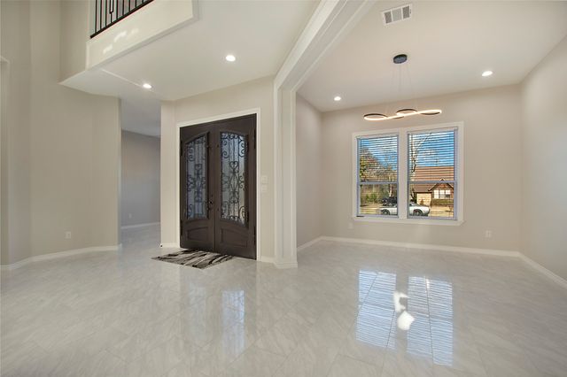 702 Linkcrest Drive, Duncanville, TX 75137