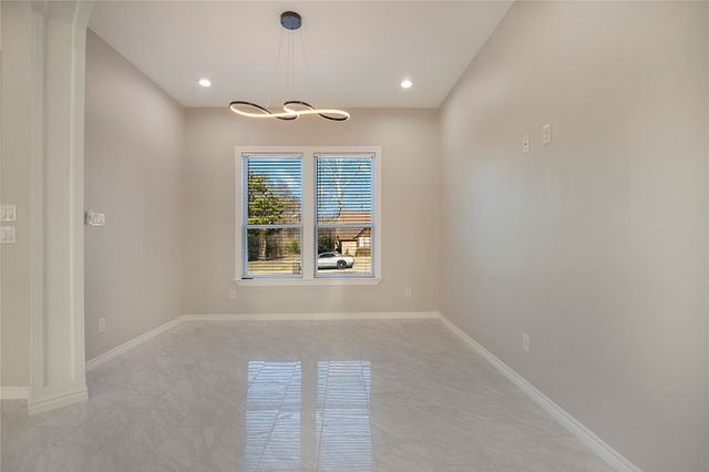702 Linkcrest Drive, Duncanville, TX 75137