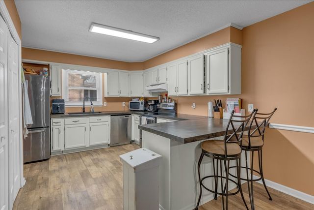 202 Mortons Lake Rd, Manchester, TN 37355