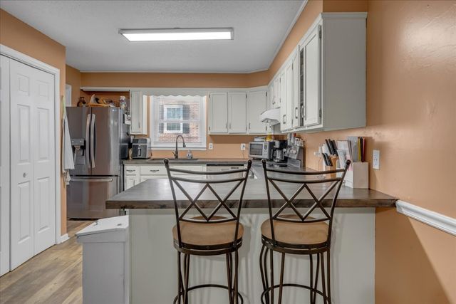 202 Mortons Lake Rd, Manchester, TN 37355