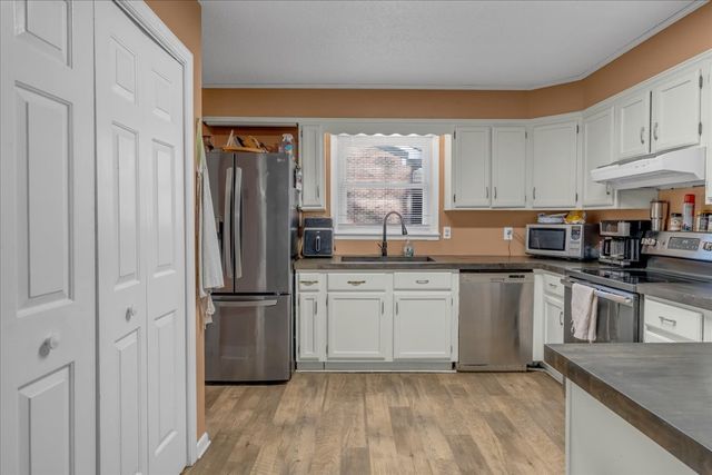 202 Mortons Lake Rd, Manchester, TN 37355