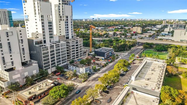 232 SW 8th St ENTIRE BUILDING, Miami, FL 33130
