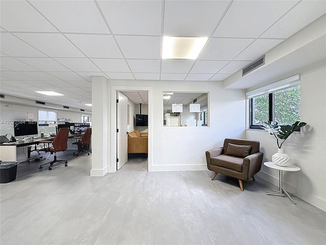 232 SW 8th St ENTIRE BUILDING, Miami, FL 33130