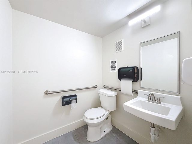 232 SW 8th St ENTIRE BUILDING, Miami, FL 33130