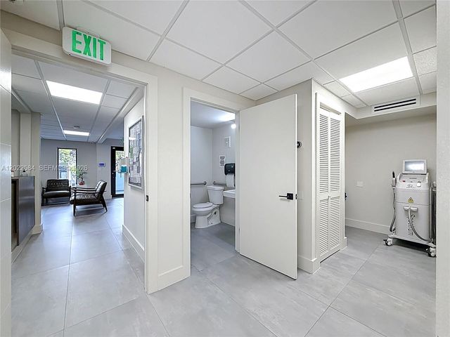 232 SW 8th St ENTIRE BUILDING, Miami, FL 33130