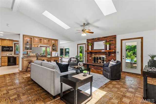 1289 Tammany Lane, St Louis, MO 63131