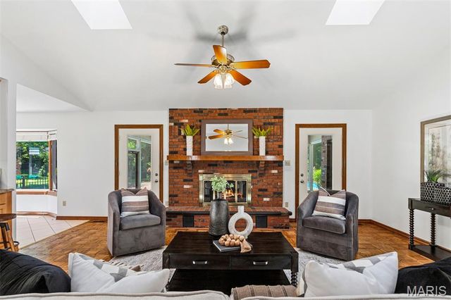 1289 Tammany Lane, St Louis, MO 63131