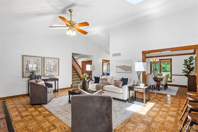 1289 Tammany Lane, St Louis, MO 63131