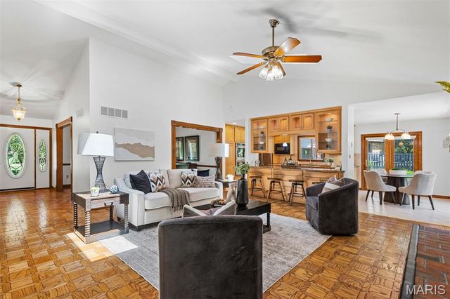 1289 Tammany Lane, St Louis, MO 63131