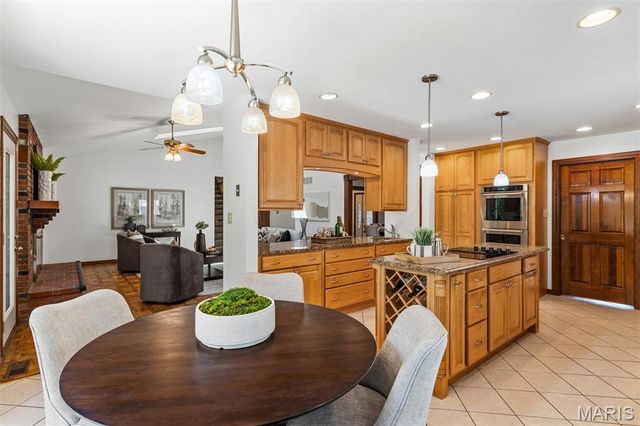 1289 Tammany Lane, St Louis, MO 63131