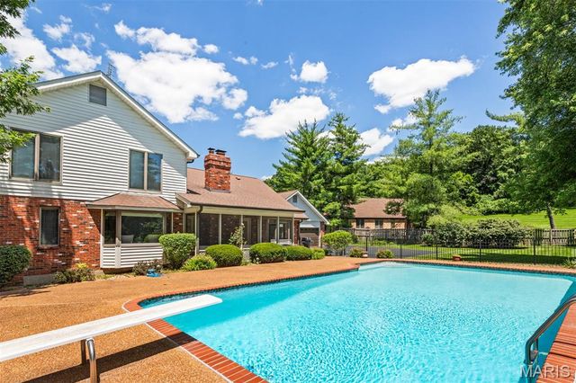 1289 Tammany Lane, St Louis, MO 63131