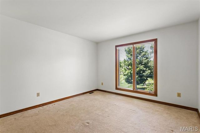 1289 Tammany Lane, St Louis, MO 63131