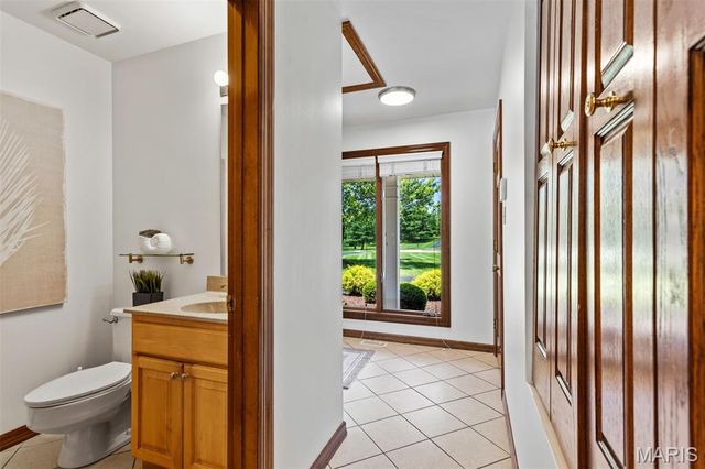 1289 Tammany Lane, St Louis, MO 63131