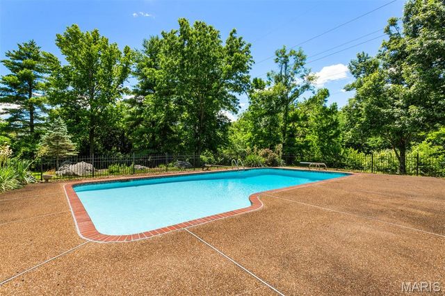 1289 Tammany Lane, St Louis, MO 63131