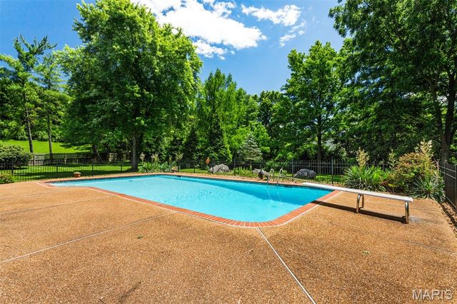 1289 Tammany Lane, St Louis, MO 63131