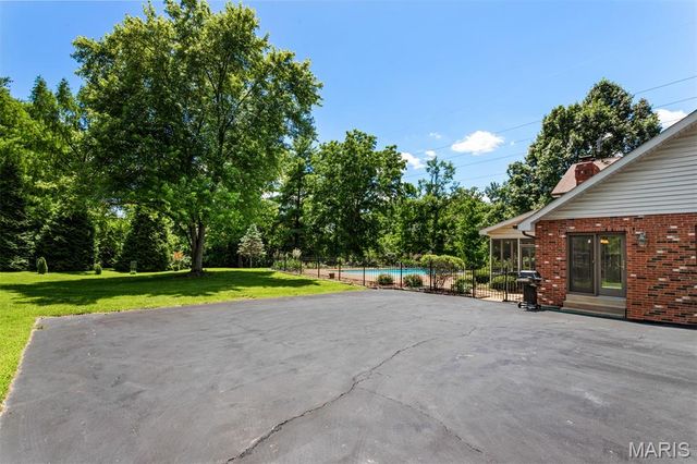 1289 Tammany Lane, St Louis, MO 63131