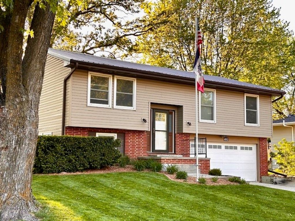 4512 67th Street, Urbandale, IA 50322