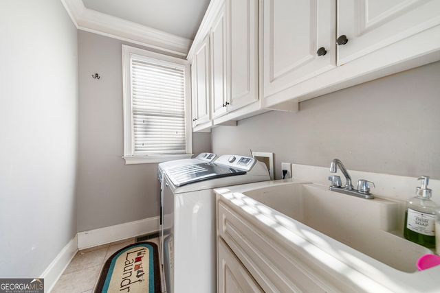 585 Settles Brook Court, Suwanee, GA 30024