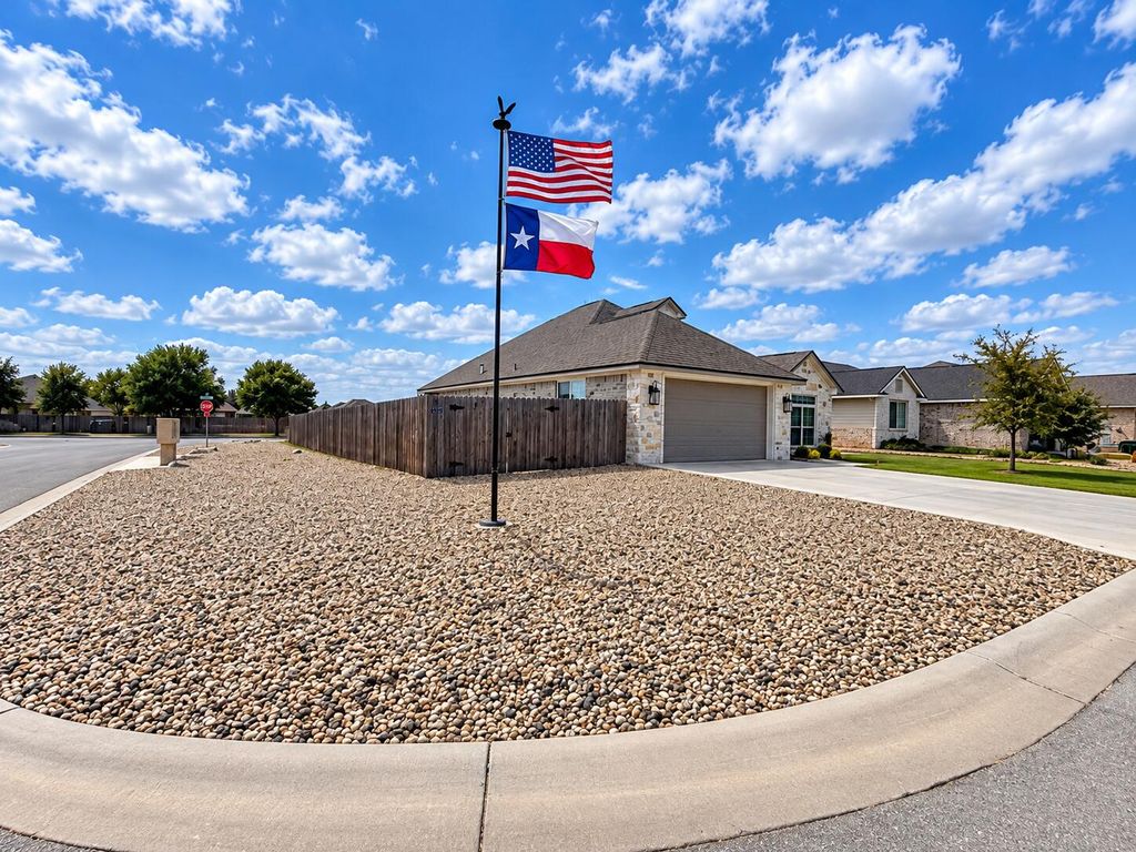 Image 2 of property listing at 3917 Ruth Lane, San Angelo, TX 76904