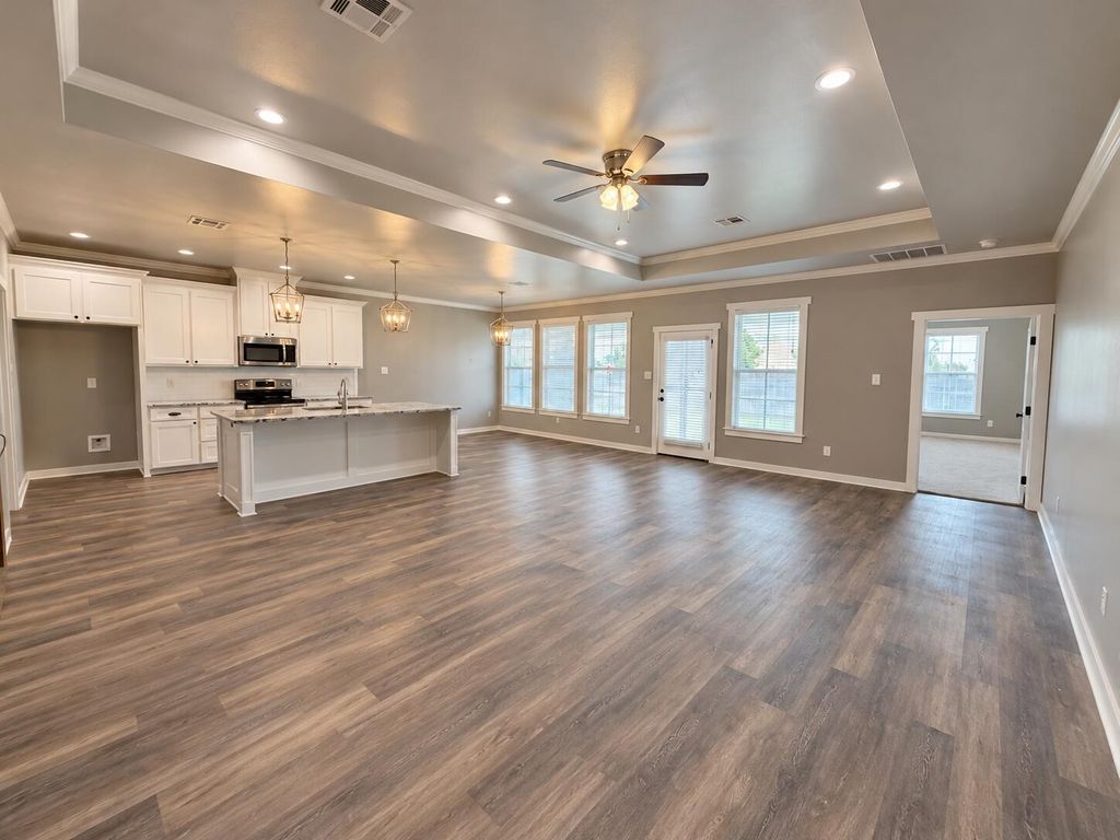 Image 5 of property listing at 3917 Ruth Lane, San Angelo, TX 76904