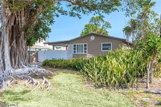 547 101st AVE N, Naples, FL 34108