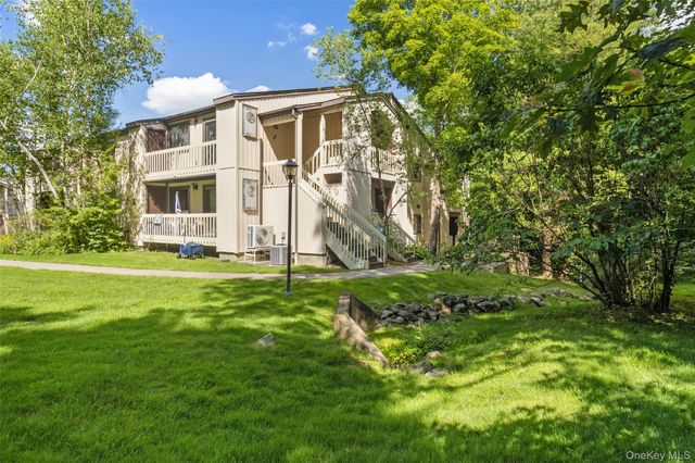 48 Overlook Commons, Yorktown Heights, NY 10598