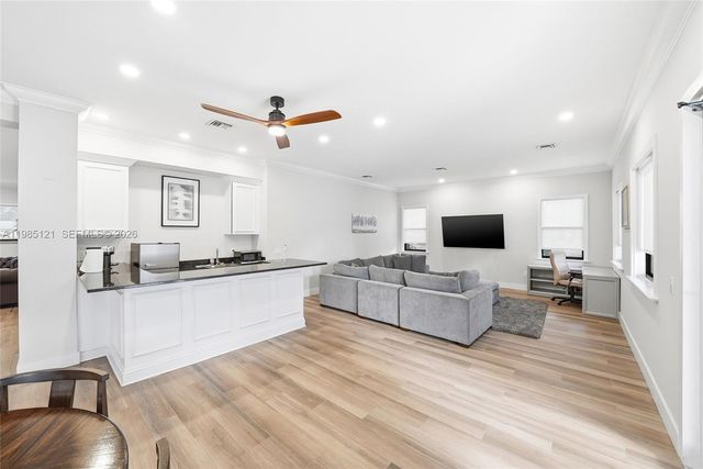 2600 S University Dr 303, Davie, FL 33328