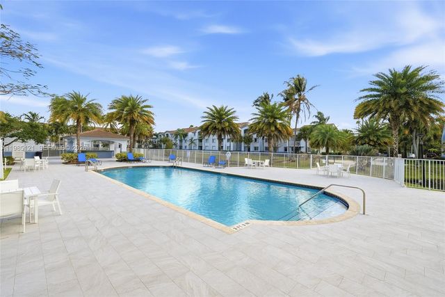 2600 S University Dr 303, Davie, FL 33328