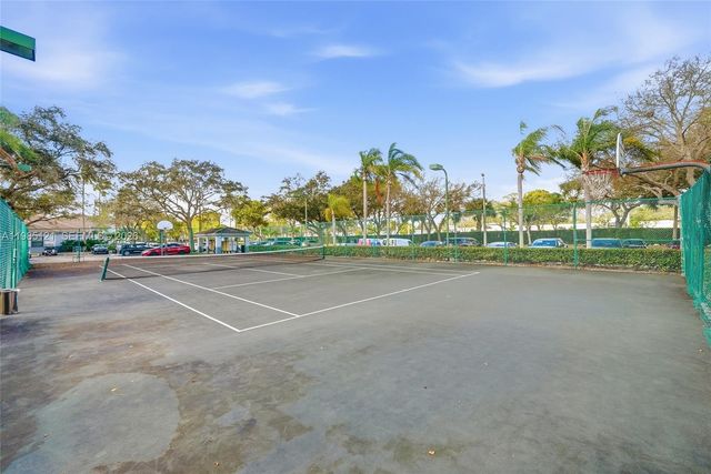 2600 S University Dr 303, Davie, FL 33328