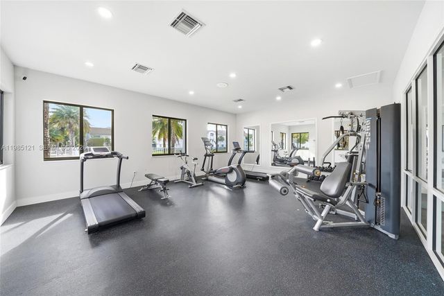 2600 S University Dr 303, Davie, FL 33328