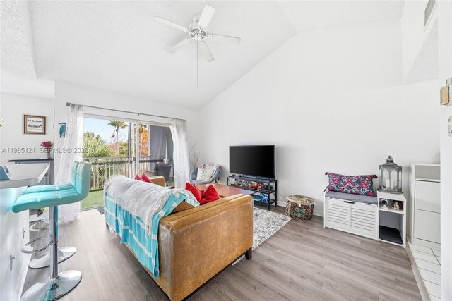 2600 S University Dr 303, Davie, FL 33328