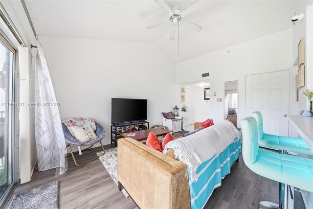 2600 S University Dr 303, Davie, FL 33328