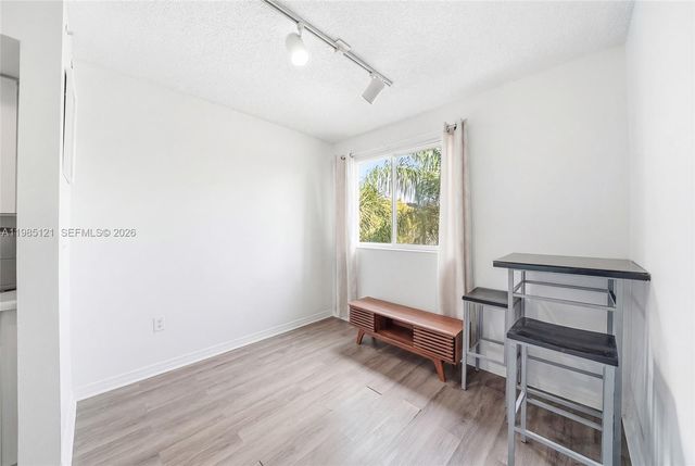 2600 S University Dr 303, Davie, FL 33328